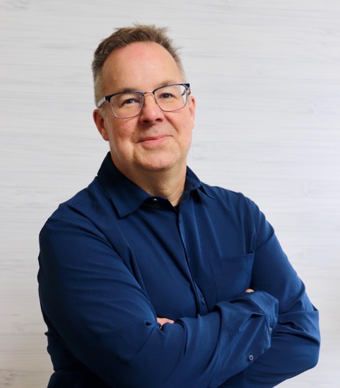 Michael Popke is an award-winning journalist with more than 35 years of professional experience in print and digital media. 