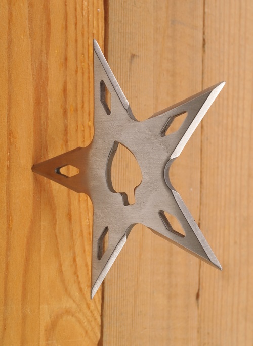 This is a ninja throwing star. Reader question: Does it look like the medal shown above?