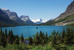 The mountain region of the U.S. pairs dramatic landscapes with endless adventure, creating a premier sports and recreation destination. 