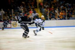 New NCAA Ice Hockey Throat Protection Rule Could Hit Events As Soon As Fall