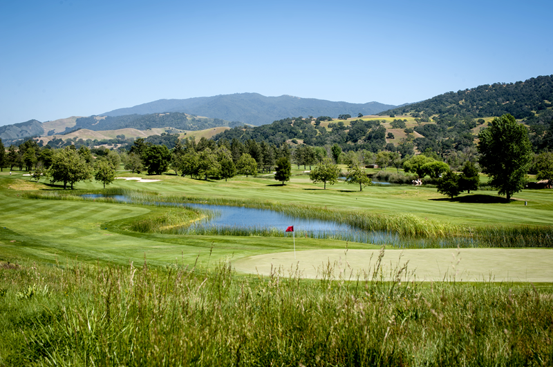 Luxury Golf Resort with Stunning Vistas