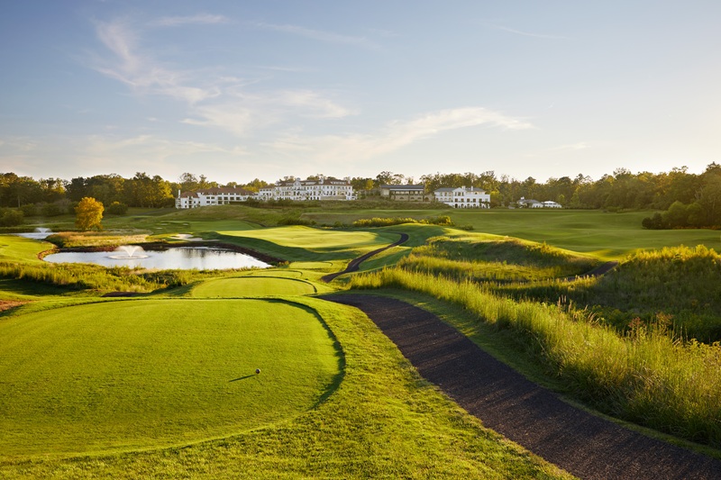 Luxury Golf Resort with Stunning Vistas