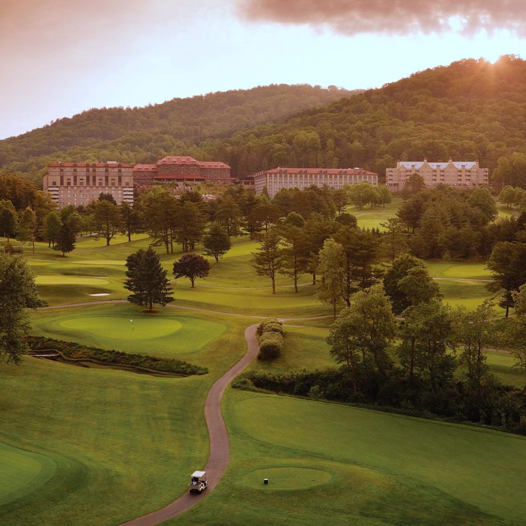 Luxury Golf Resort with Stunning Vistas