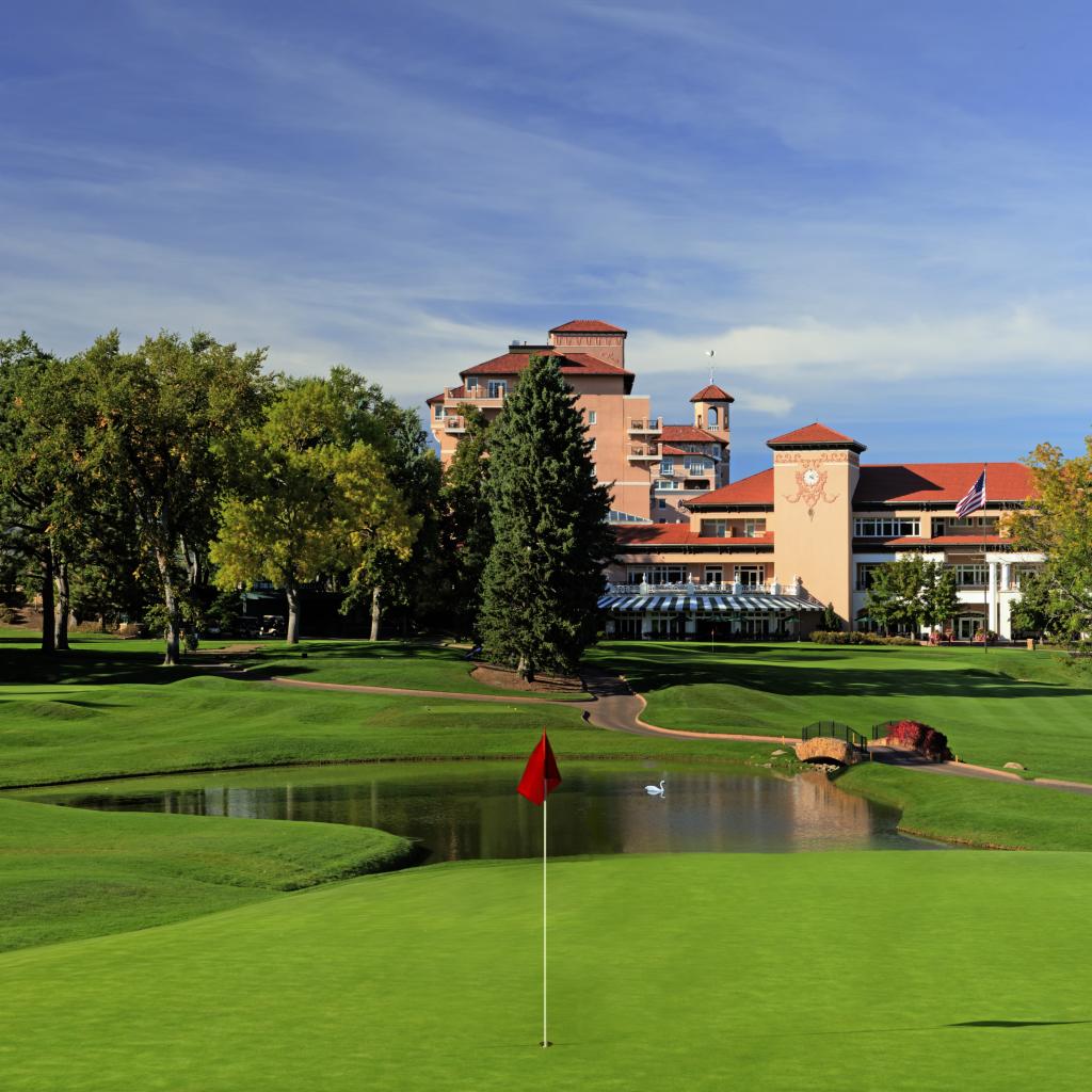 Luxury Golf Resort with Stunning Vistas