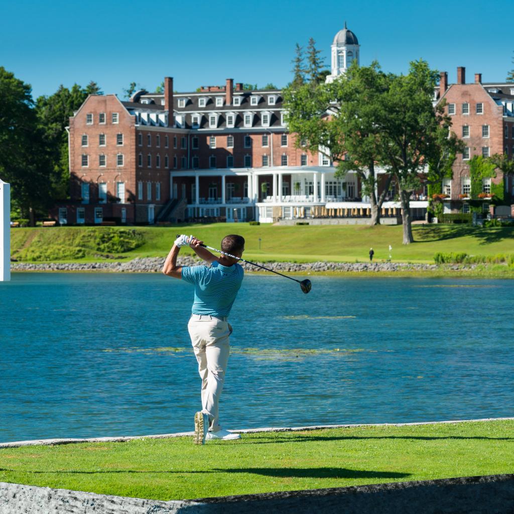Luxury Golf Resort with Stunning Vistas